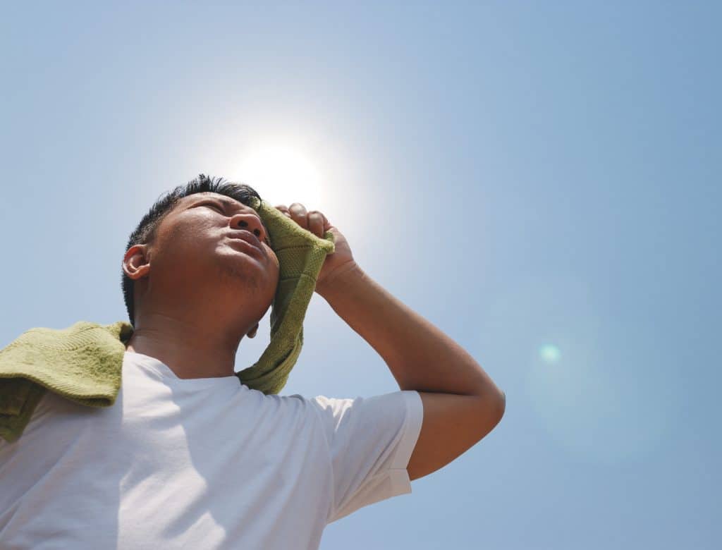 roofer-in-the-sun-heat